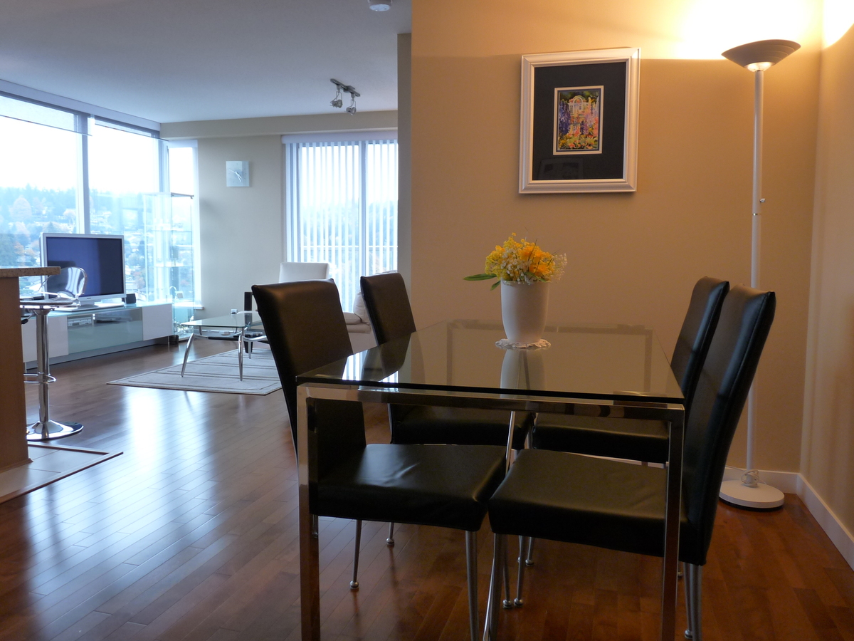 Dining at 2701 - 660 Nootka Way, North Shore, Port Moody